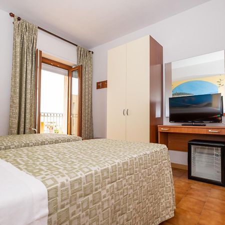 Hotel Il Gabbiano Алгеро Екстериор снимка