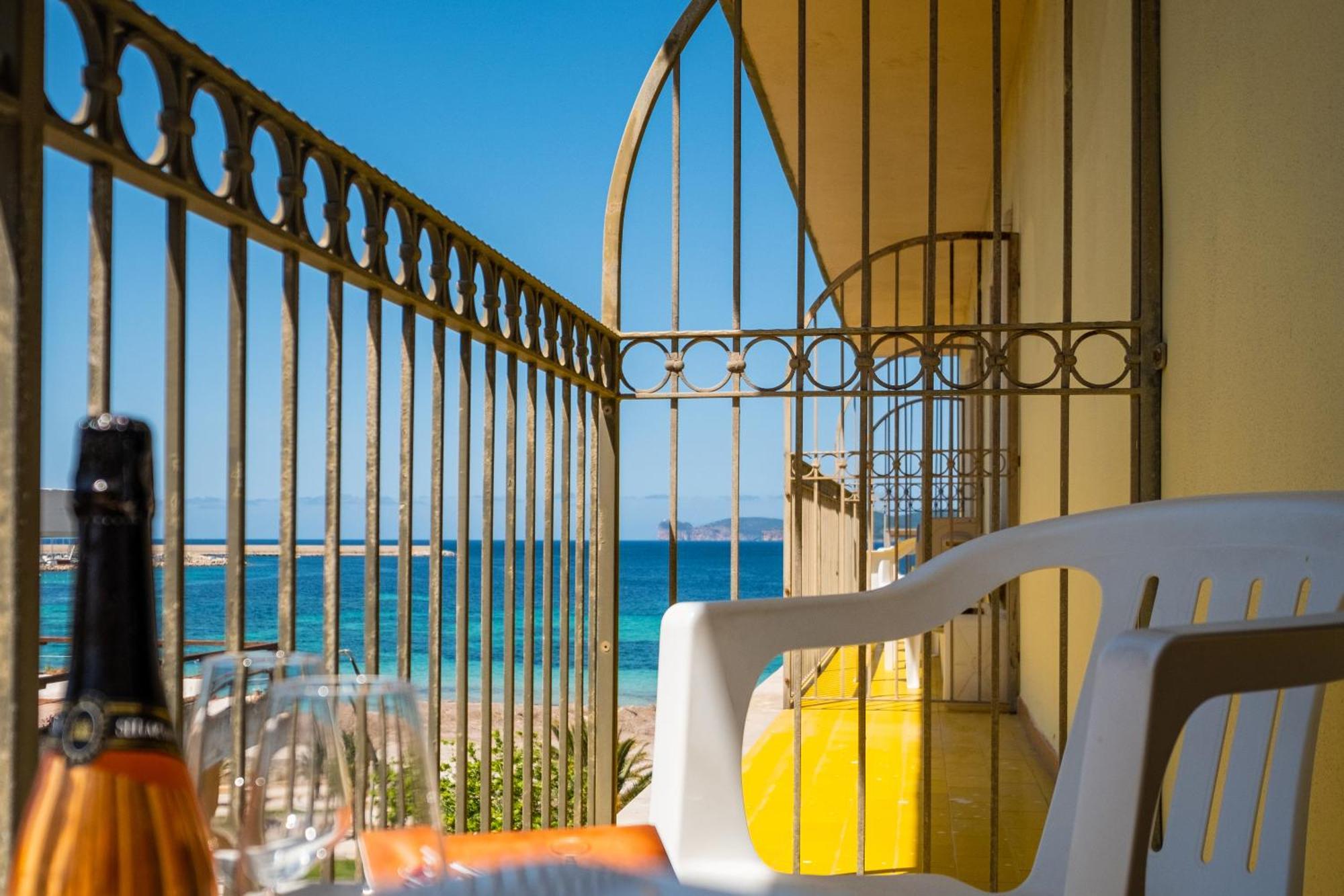 Hotel Il Gabbiano Алгеро Екстериор снимка